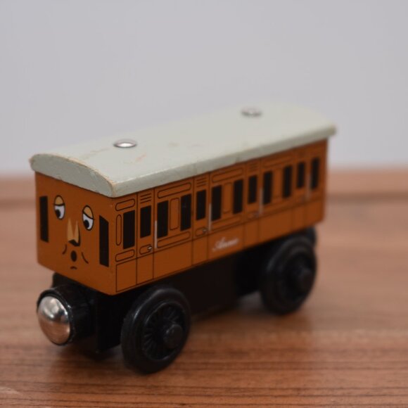 Annie Passenger Coach Car 2003 - Thomas Friends Wooden Railway Train Tank - GUC - Picture 2 of 6